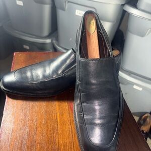 Johnston & Murphy Black Leather 10.5 Slip-On Loafers(124)